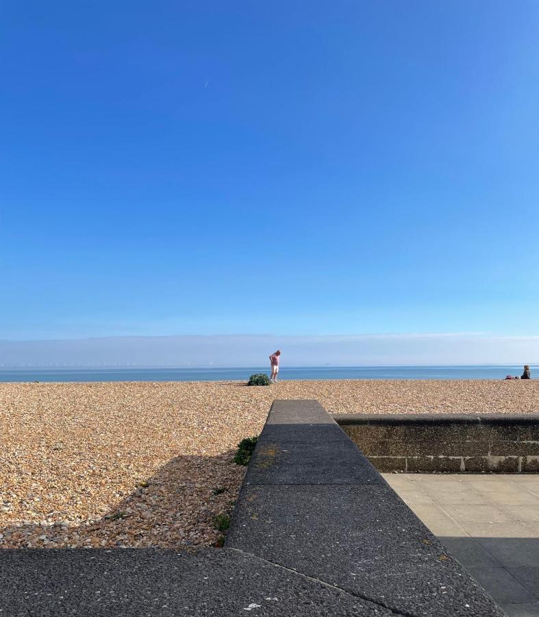 Lovely Bijou Loft Apt, One Road Back From The Sea Worthing Exterior photo